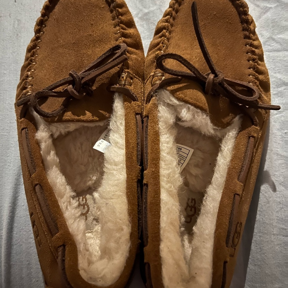 Ugg moccasin don’t need no more brand new chestnut color size 3
